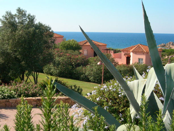 Imagen de los exteriores del Apartamentos Calarossa Village. Foto 6