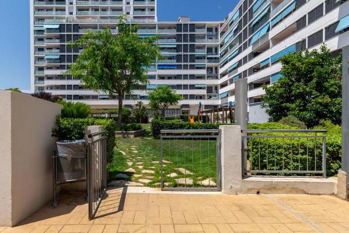 Imagen de los exteriores del Apartamentos Calatrava by Alma Suites. Foto 13