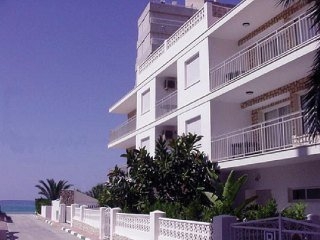 Imagen general del Apartamentos Caleta. Foto 1