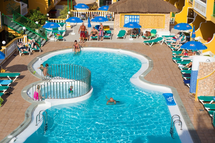 Imagen de la piscina del Apartamentos Caleta Garden. Foto 14