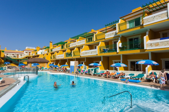 Imagen de la piscina del Apartamentos Caleta Garden. Foto 15