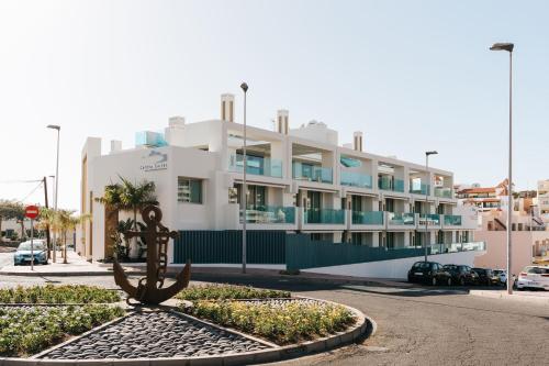 Imagen de los exteriores del Apartamentos Caleta Suites Tenerife. Foto 6