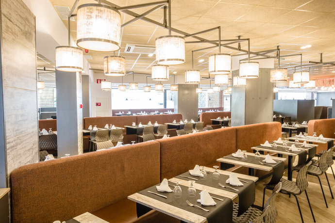 Imagen del bar/restaurante del Apartamentos California, Salou. Foto 4