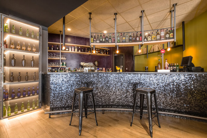 Imagen del bar/restaurante del Apartamentos California, Salou. Foto 6