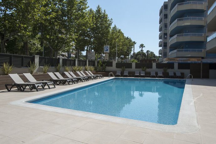 Imagen de la piscina del Apartamentos California, Salou. Foto 20