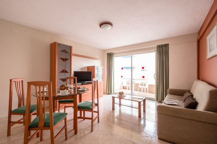 Imagen de la habitación del Apartamentos California, Salou. Foto 8