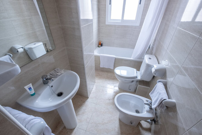 Imagen de la habitación del Apartamentos California, Salou. Foto 11