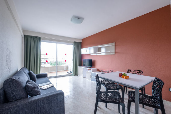 Imagen de la habitación del Apartamentos California, Salou. Foto 12