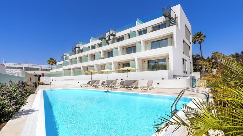Imagen general del Apartamentos Calm Beach. Foto 1
