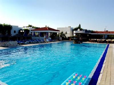 Imagen de la piscina del Apartamentos Camelot Royal Apts. Foto 8