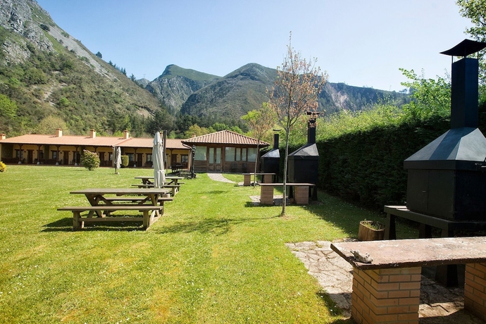 Imagen de los exteriores del Apartamentos Camin de Pelayo. Foto 15