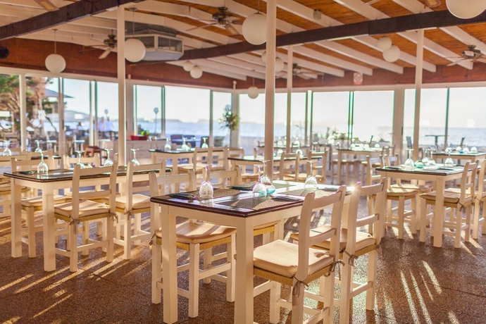 Imagen del bar/restaurante del Apartamentos Can Salia. Foto 3