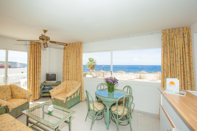 Imagen de los interiores del Apartamentos Can Salia. Foto 11