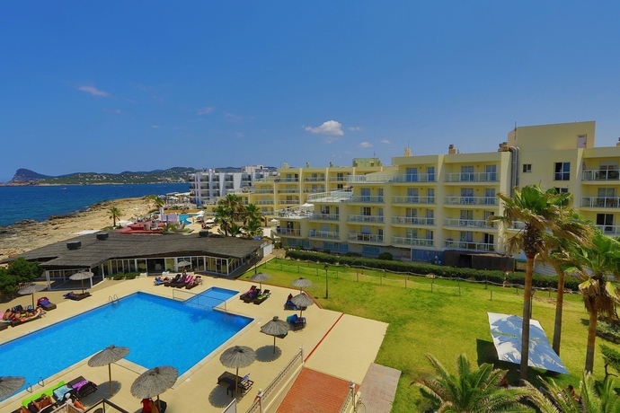 Imagen de la piscina del Apartamentos Can Salia. Foto 15