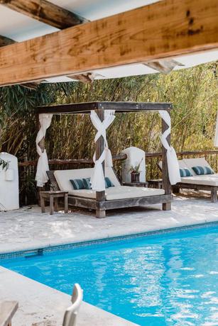 Imagen de la piscina del Apartamentos Can Vistabella Boutique Resort. Foto 6