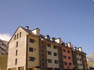 Imagen general del Apartamentos Candanchu: Riglos-Edificios Varios. Foto 1