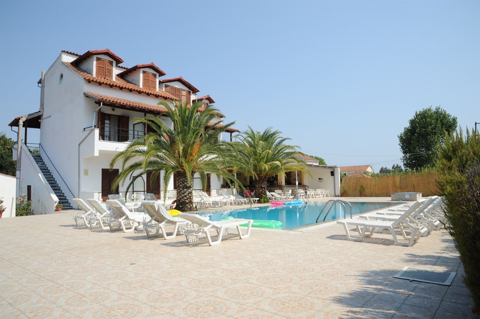 Imagen de la piscina del Apartamentos Captain's Studios and Apartments. Foto 6