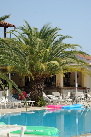 Imagen de la piscina del Apartamentos Captain's Studios and Apartments. Foto 7