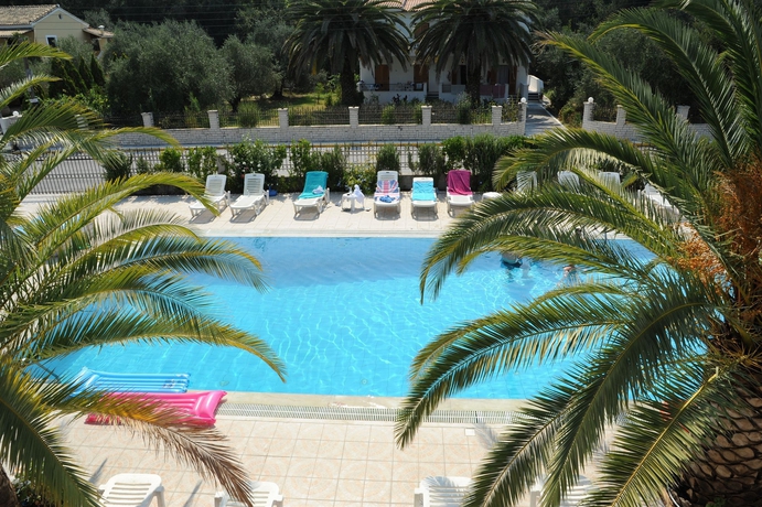 Imagen de la piscina del Apartamentos Captain's Studios and Apartments. Foto 8