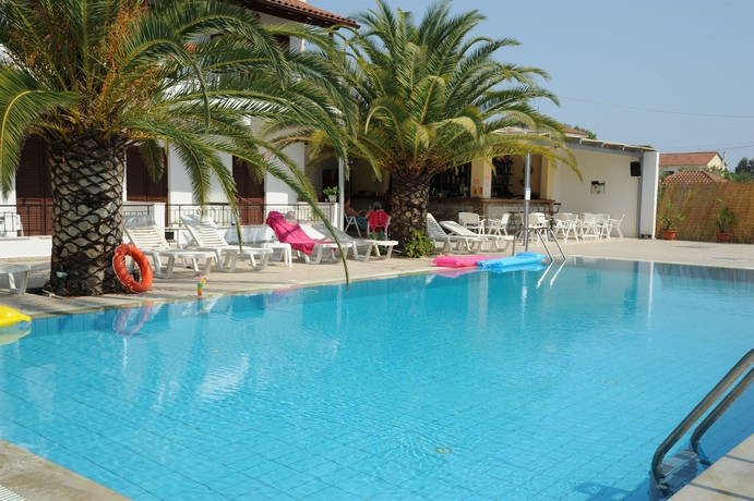 Imagen de la piscina del Apartamentos Captain's Studios and Apartments. Foto 10