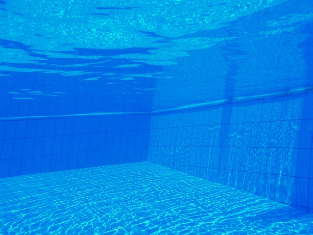 Imagen de la piscina del Apartamentos Captain's Studios and Apartments. Foto 13