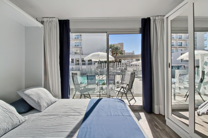 Imagen de la habitación del Apartamentos Carihuela Suites. Foto 11