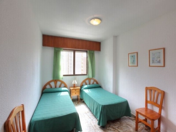 Imagen de la habitación del Apartamentos Carlos V, Benidorm - Playa Levante. Foto 3