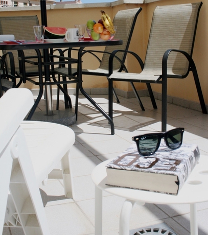 Imagen de los exteriores del Apartamentos Carmen, Alicante. Foto 16