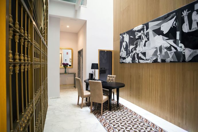 Imagen de los interiores del Apartamentos Casa De La Merced Suites. Foto 11