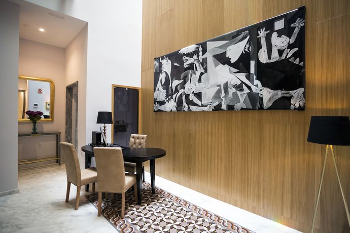 Imagen de los interiores del Apartamentos Casa De La Merced Suites. Foto 12