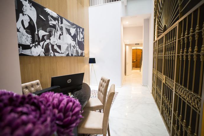 Imagen de los interiores del Apartamentos Casa De La Merced Suites. Foto 13