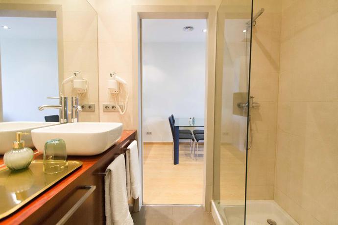 Imagen de los interiores del Apartamentos Casa Felipa Plaza España. Foto 9