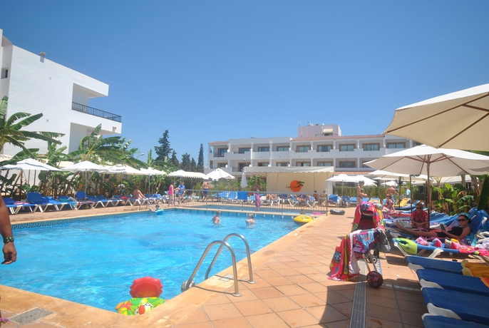 Imagen de la piscina del Apartamentos Casa Luis. Foto 13