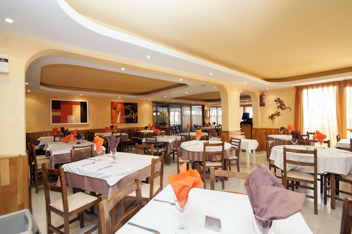 Imagen del bar/restaurante del Apartamentos Casa Luis. Foto 4