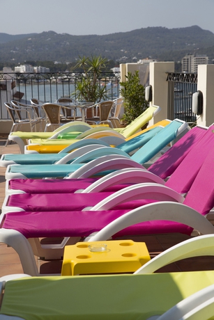 Imagen de la piscina del Apartamentos Casa Maria, San Antonio [Centro]. Foto 10