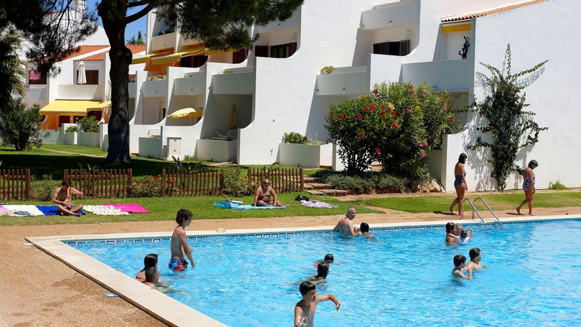 Imagen de la piscina del Apartamentos Casal Das Alfarrobeiras. Foto 10