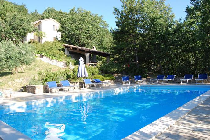 Imagen de la piscina del Apartamentos Casale Degli Ulivi. Foto 8