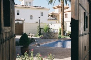 Imagen de la piscina del Apartamentos Caseria de Comares. Foto 4