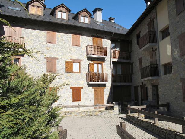 Imagen de los exteriores del Apartamentos Casovall. Foto 9