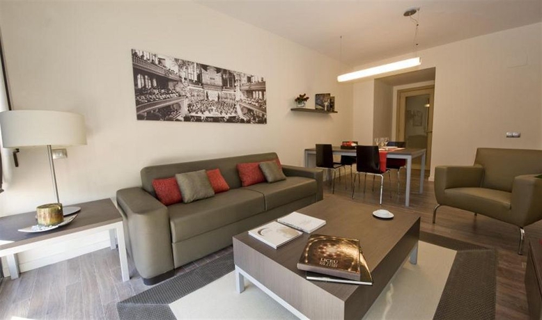 Imagen de los interiores del Apartamentos Casp74 Apartments. Foto 13