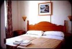 Imagen de la habitación del Apartamentos Castell Sol. Foto 2