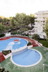 Imagen de la piscina del Apartamentos Cataluña, Salou. Foto 5