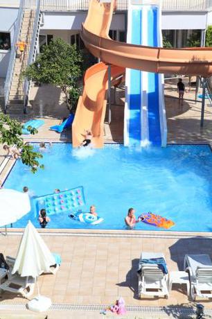 Imagen de la piscina del Apartamentos Catty Cats Garden. Foto 7