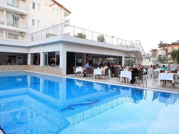 Imagen de la piscina del Apartamentos Catty Cats Garden. Foto 9