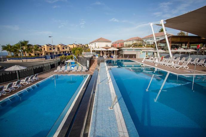 Imagen de la piscina del Apartamentos Caybeach Meloneras. Foto 20