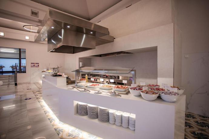 Imagen del bar/restaurante del Apartamentos Caybeach Meloneras. Foto 2