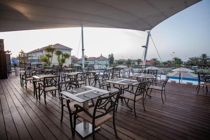 Imagen del bar/restaurante del Apartamentos Caybeach Meloneras. Foto 3