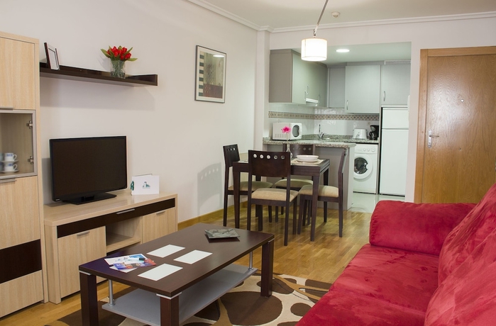 Imagen de la habitación del Apartamentos Ceán Bermúdez. Foto 10