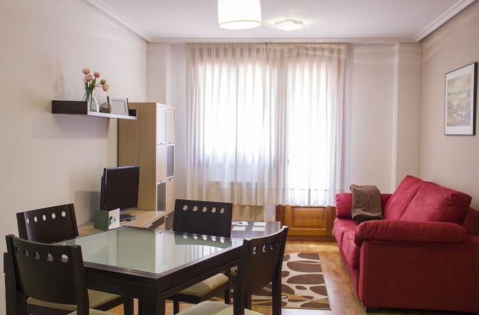 Imagen de la habitación del Apartamentos Ceán Bermúdez. Foto 12