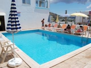 Imagen de la piscina del Apartamentos Cemuhan. Foto 8
